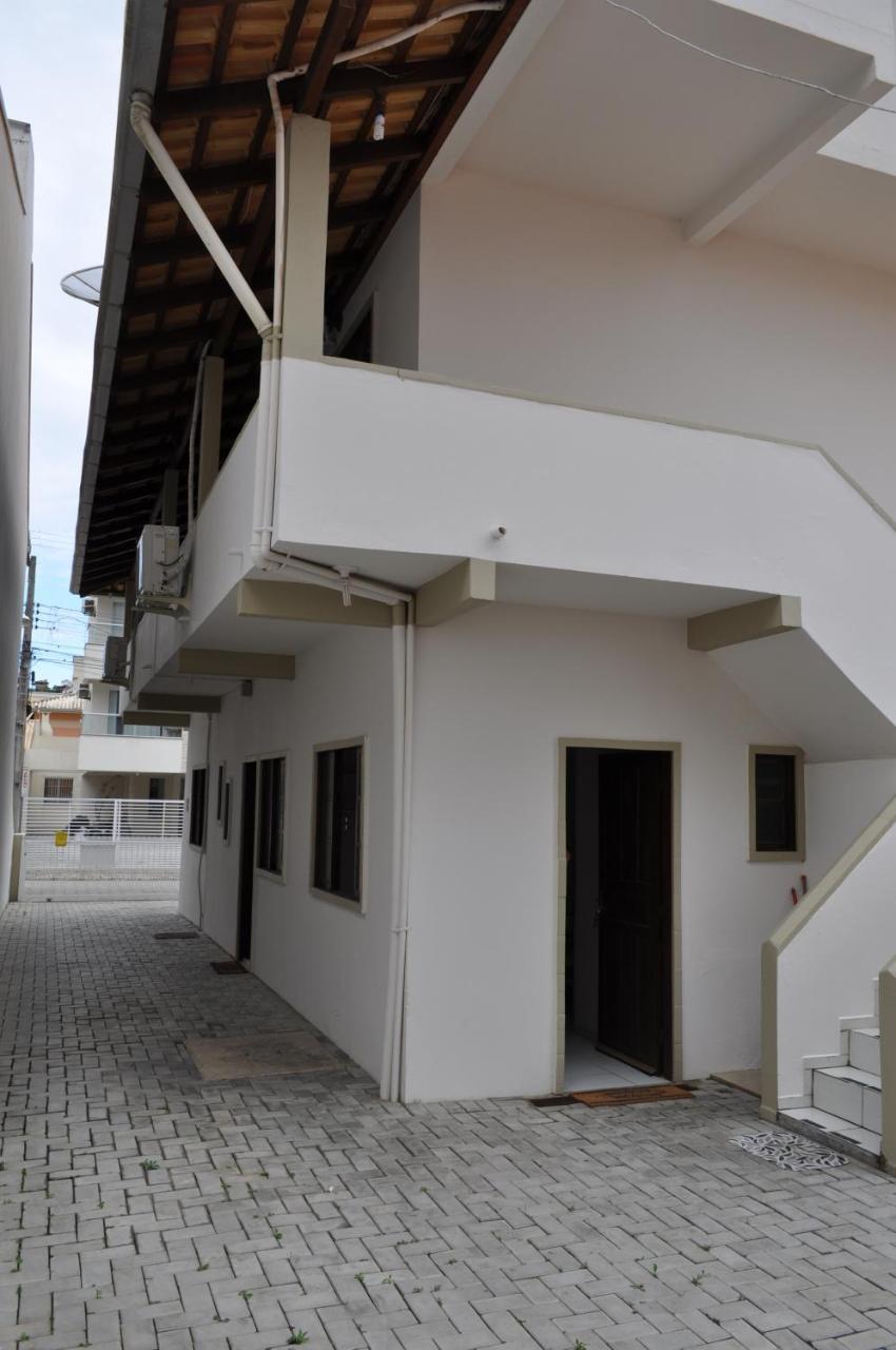 Apartamentos Bombinhas - 140 Metros Da Praia Bagian luar foto