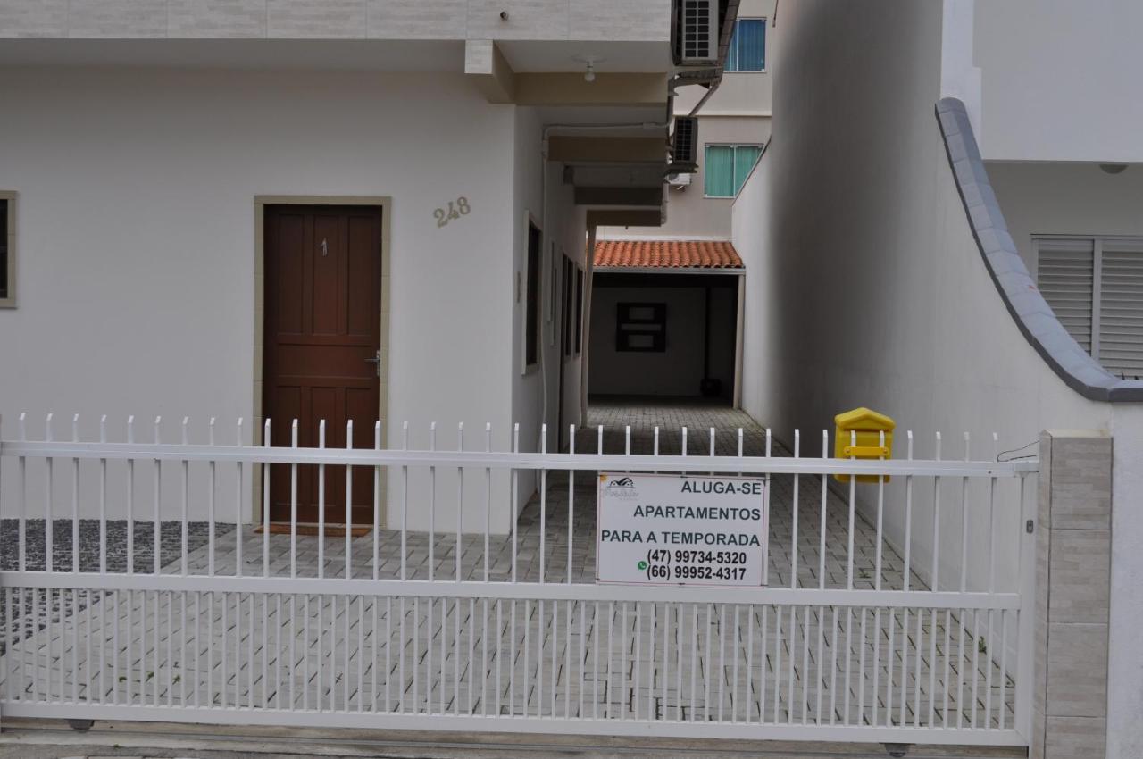 Apartamentos Bombinhas - 140 Metros Da Praia Bagian luar foto